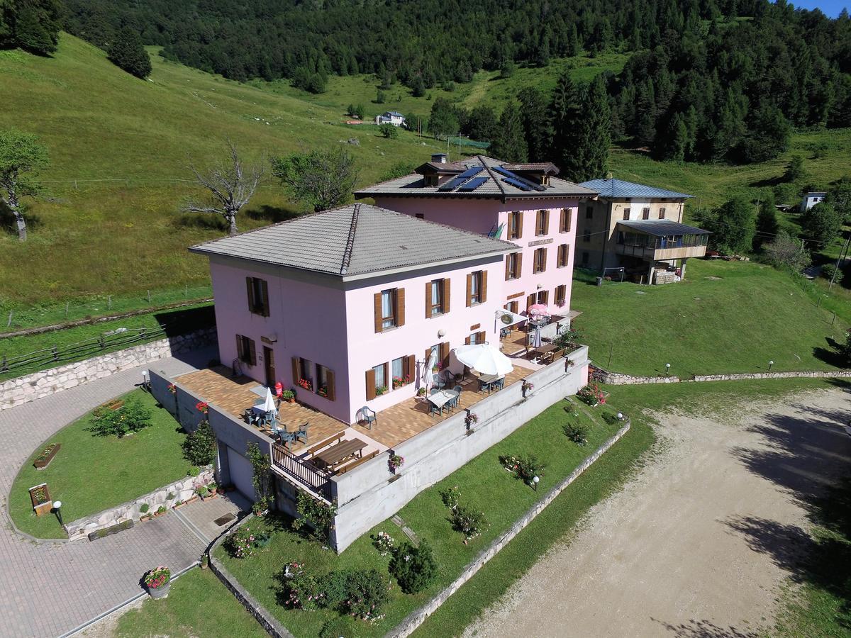 Albergo Alpino Da Tullio أفيو المظهر الخارجي الصورة